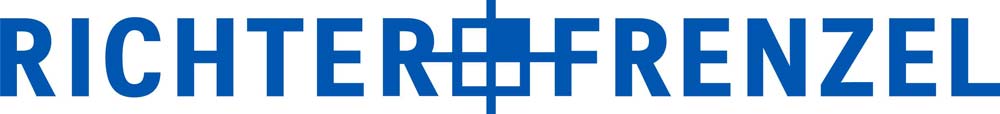Textlogo mit der Aufschrift „RICHTER FRENZEL“ in fetten blauen Buchstaben, zwischen den Buchstaben ist eine geometrische Kreuzform integriert.